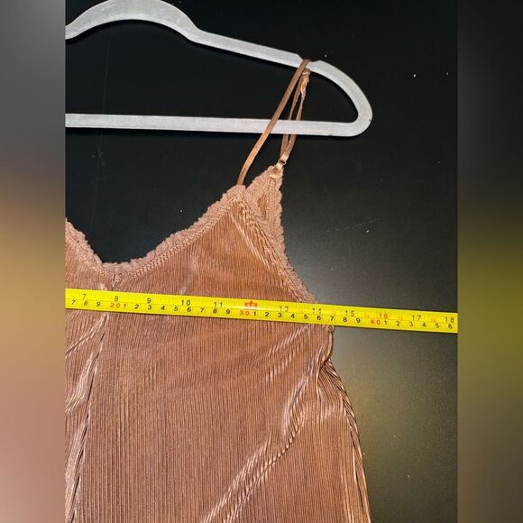 Out from Under Pleated Boho Jumpsuit Size XS GUC - Picture 9 of 10